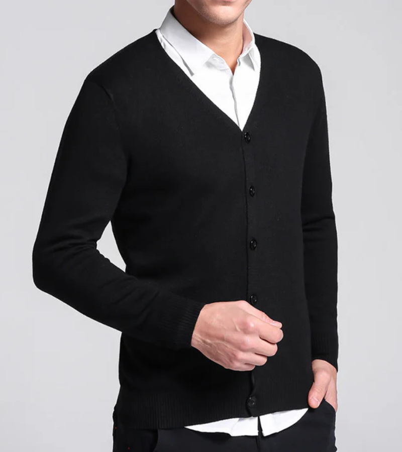 Felix - Schmal geschnittene Strickjacke mit V-Ausschnitt langen Ärmeln und Knöpfen