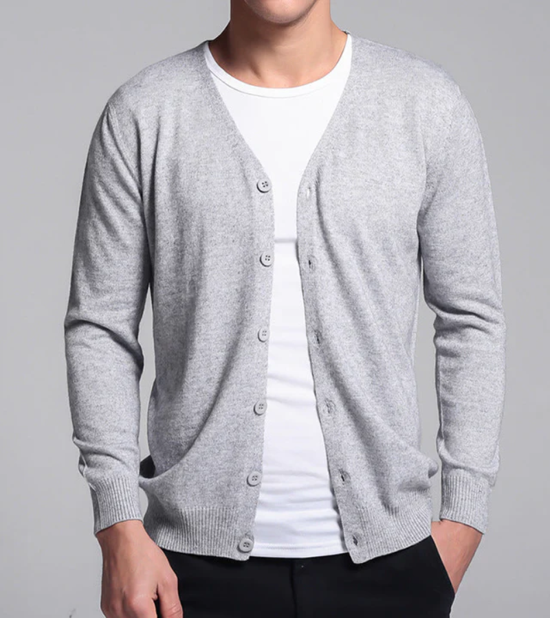 Felix - Schmal geschnittene Strickjacke mit V-Ausschnitt langen Ärmeln und Knöpfen