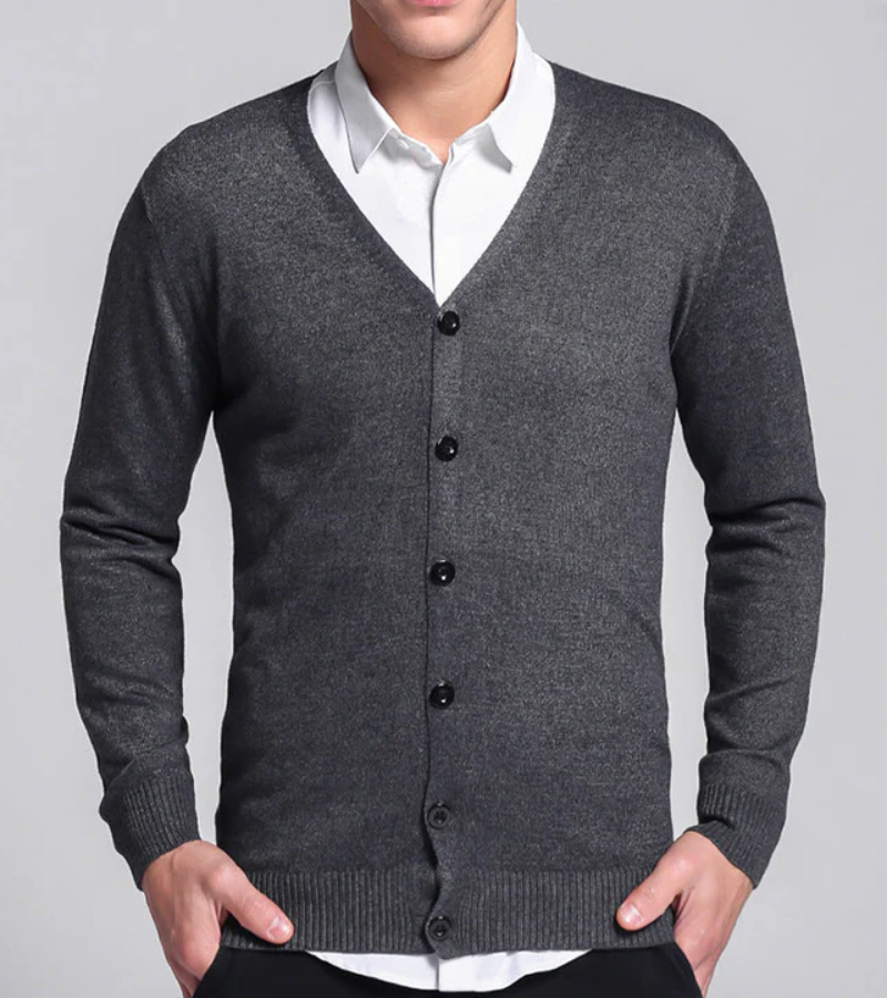 Felix - Schmal geschnittene Strickjacke mit V-Ausschnitt langen Ärmeln und Knöpfen