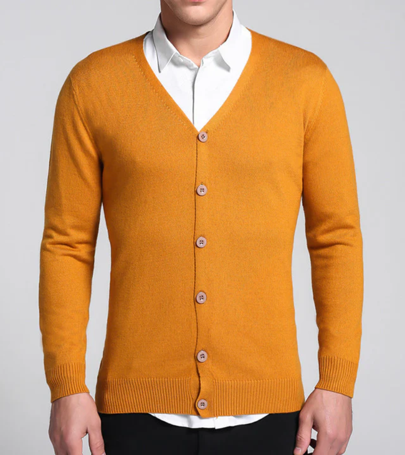 Felix - Schmal geschnittene Strickjacke mit V-Ausschnitt langen Ärmeln und Knöpfen