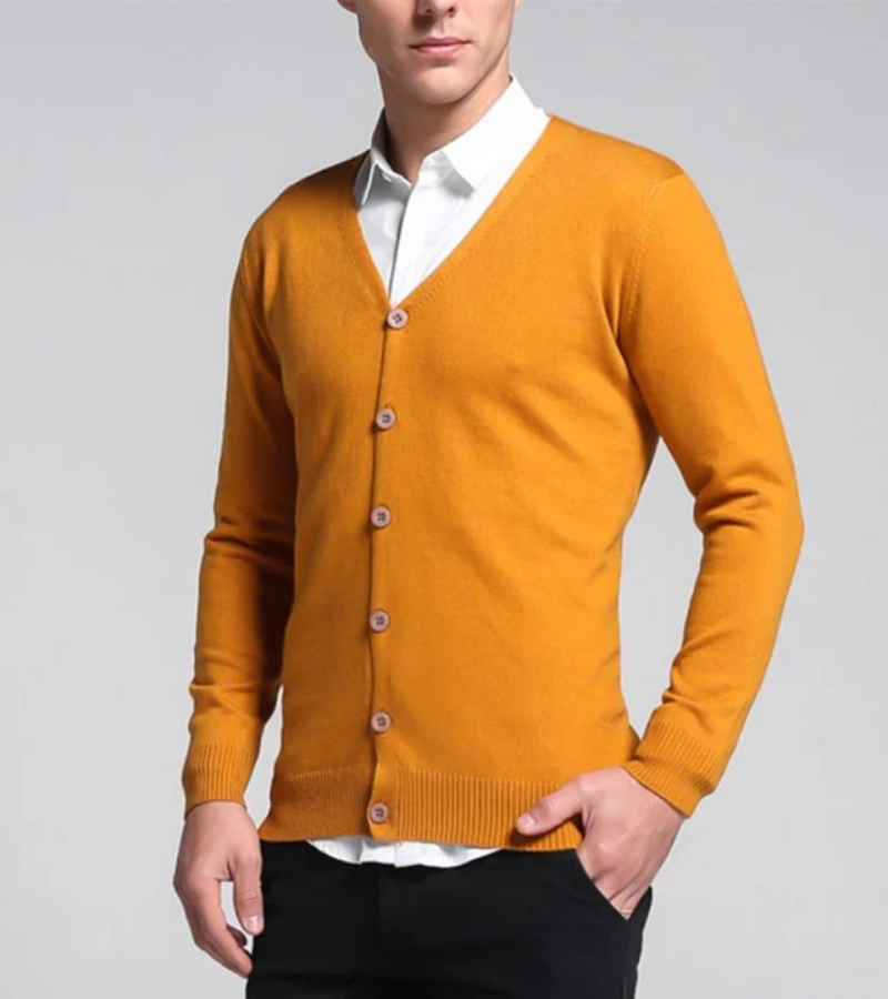 Felix - Schmal geschnittene Strickjacke mit V-Ausschnitt langen Ärmeln und Knöpfen