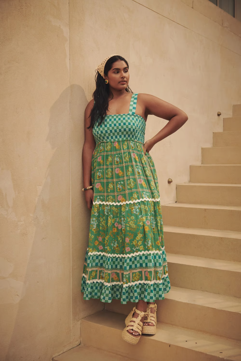 Camila - Lässiges Maxikleid mit quadratischem Ausschnitt und gestuftem Saum