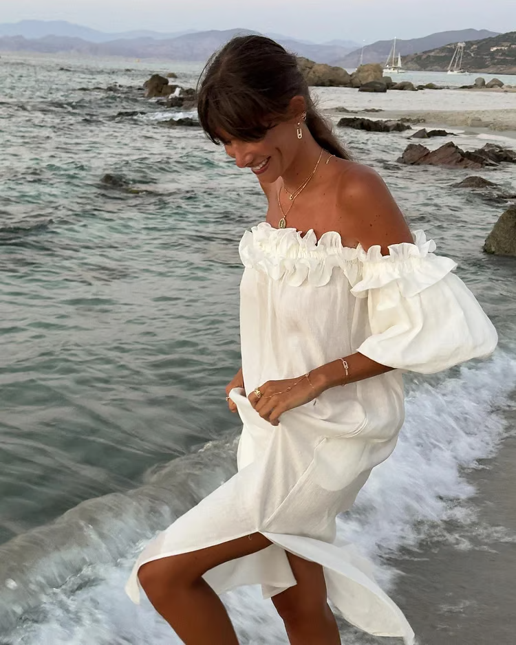 Siena – Off-Shoulder-Midikleid mit Rüschenausschnitt und lockerer Passform