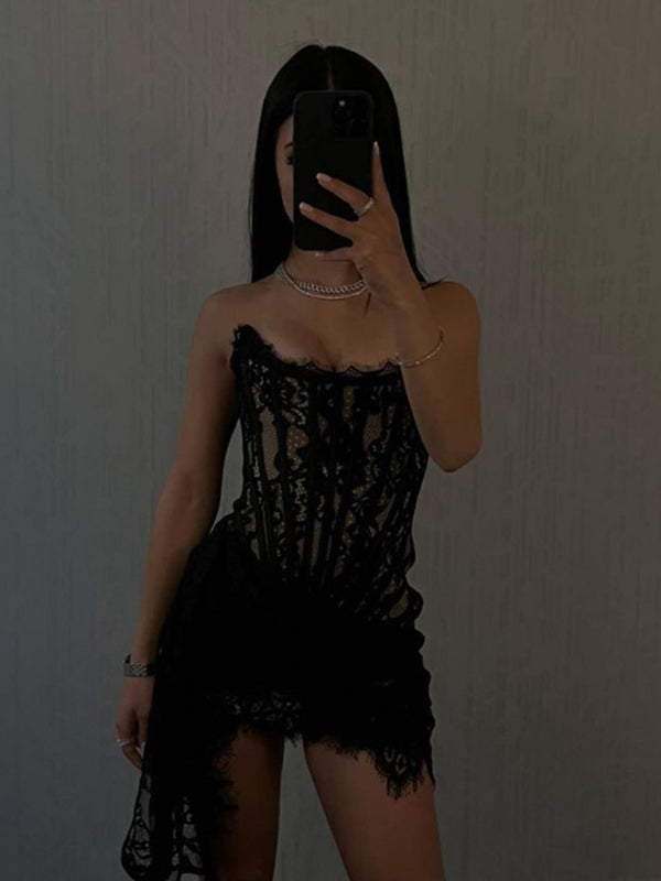 Elara – Trägerloses Korsettkleid mit elegant fließendem Rock