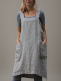 Elina – Luftiges Schürzenkleid mit fließender Form und raffinierten Taschendetails