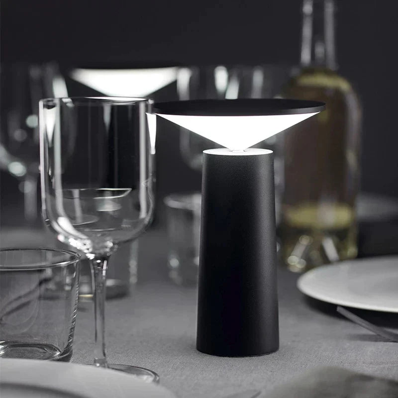 GlowNova - Tragbare USB Lade Tischlampe mit flexiblen Beleuchtungsoptionen