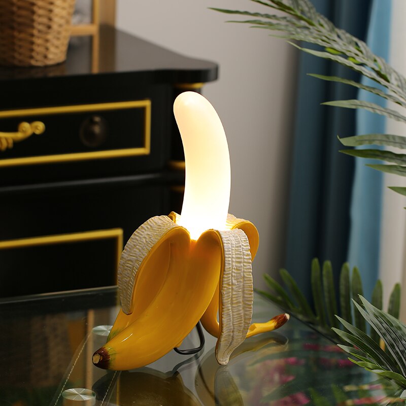 GlowNana – Bananenförmige Tischleuchte mit Art-Déco-Form und sanftem Umgebungslic