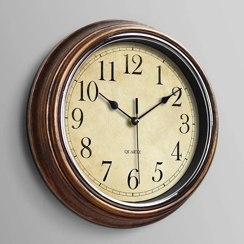 TimelyNest – Stille Wanduhr mit klassischem Zifferblatt und ausgewogenem Rahmen