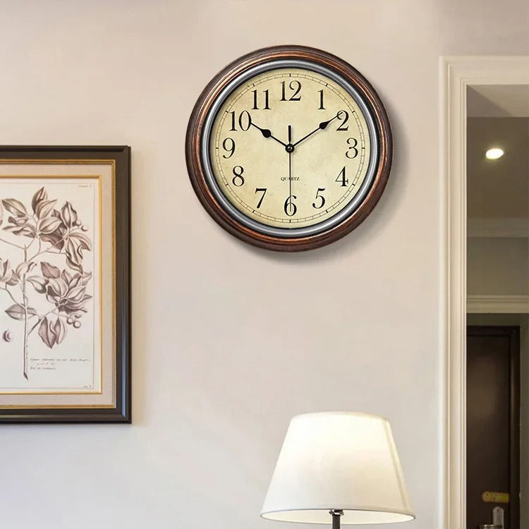 TimelyNest – Stille Wanduhr mit klassischem Zifferblatt und ausgewogenem Rahmen