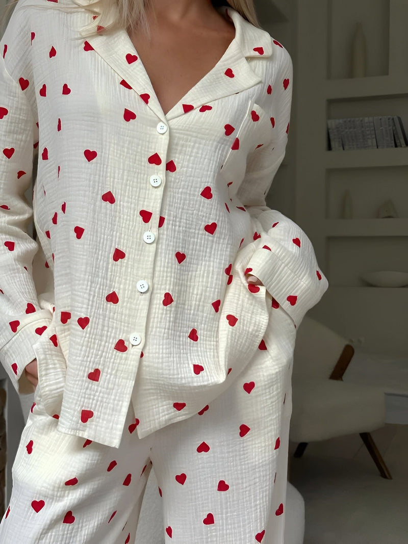Dora – Elegantes Pyjama Satz mit langen Ärmeln und Herz Ausdrucken