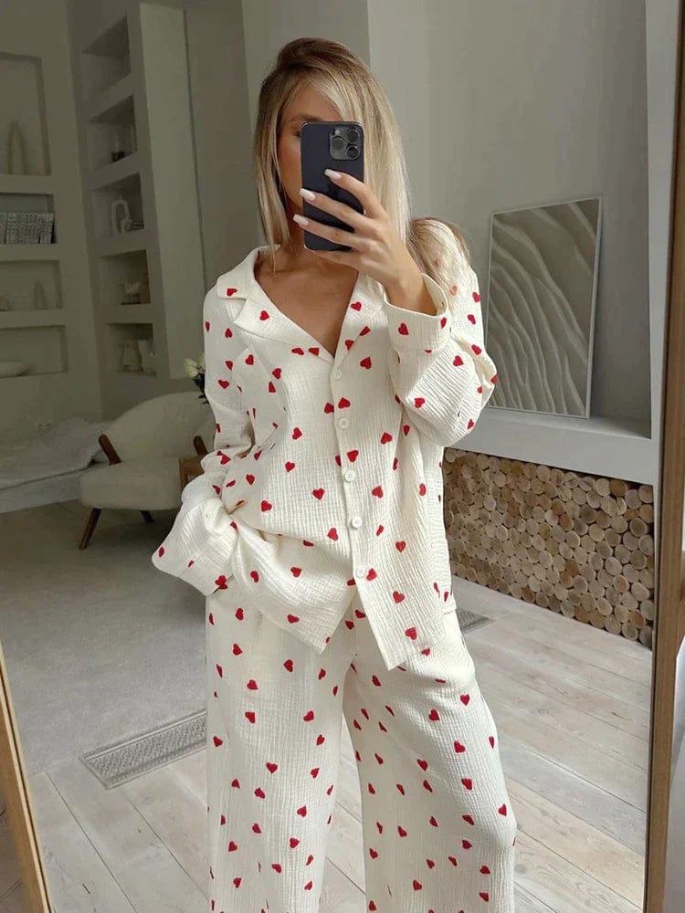 Dora – Elegantes Pyjama Satz mit langen Ärmeln und Herz Ausdrucken
