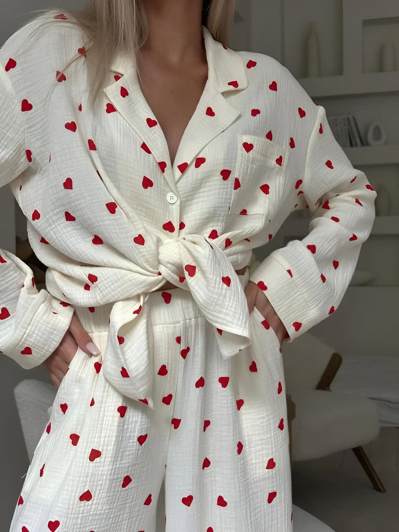 Dora – Elegantes Pyjama Satz mit langen Ärmeln und Herz Ausdrucken