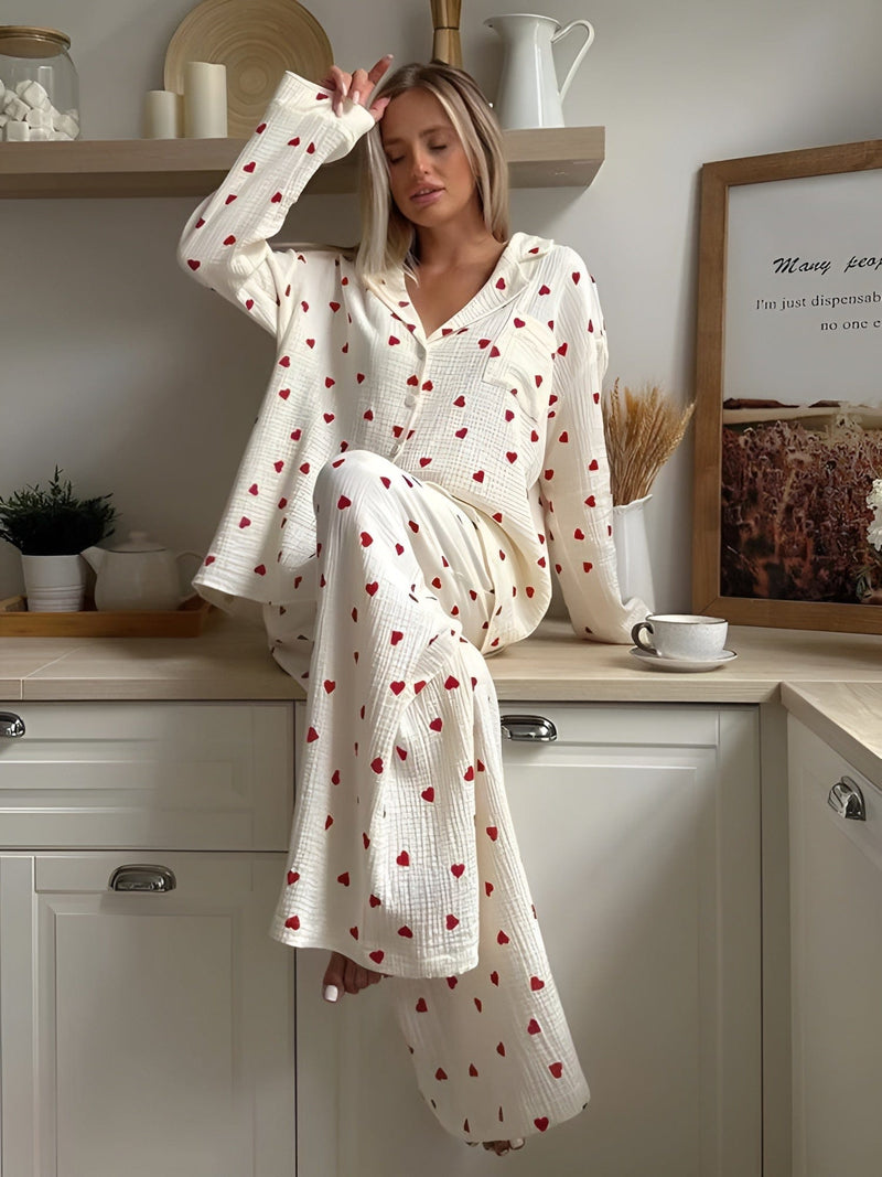 Dora – Elegantes Pyjama Satz mit langen Ärmeln und Herz Ausdrucken