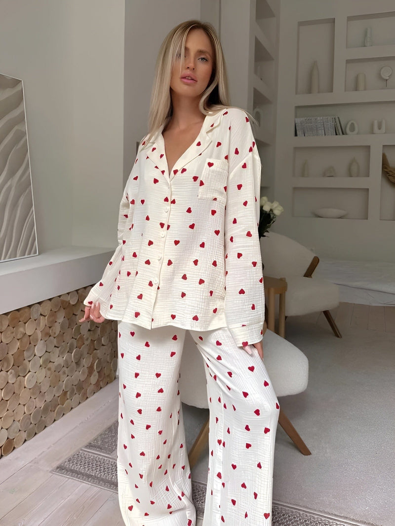 Dora – Elegantes Pyjama Satz mit langen Ärmeln und Herz Ausdrucken