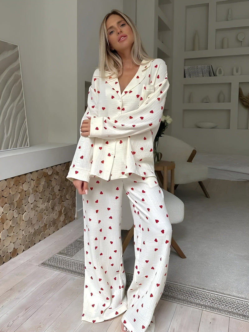 Dora – Elegantes Pyjama Satz mit langen Ärmeln und Herz Ausdrucken