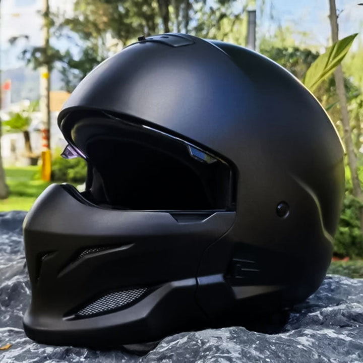 RideGuard – Leichter Motorradhelm mit dunklen Belüftungsöffnungen für verbesserte Luftzirkulation