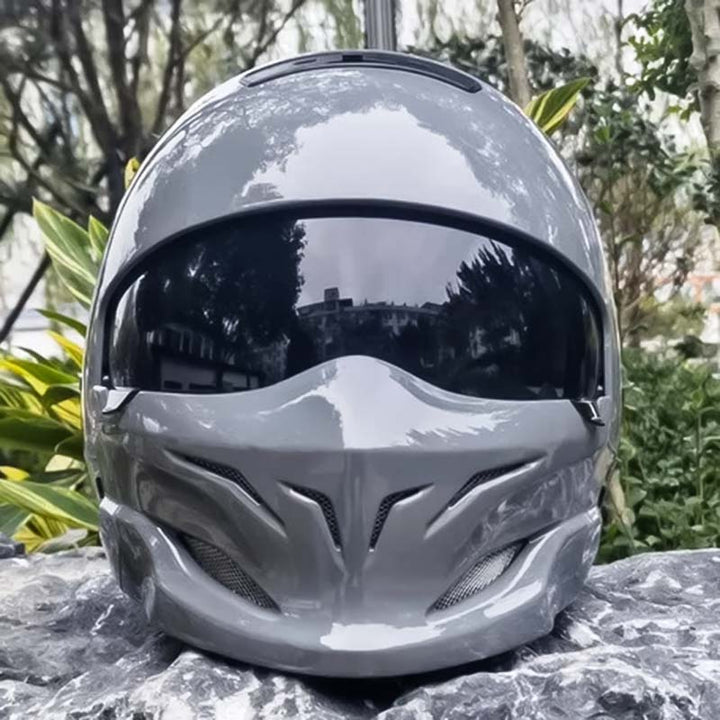 RideGuard – Leichter Motorradhelm mit dunklen Belüftungsöffnungen für verbesserte Luftzirkulation