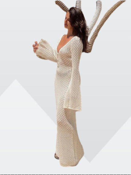 Zorana – Elegantes langes Kleid mit tiefem V Ausschnitt und ausgestellten Ärmeln mit rückenfreiem Entwerfen