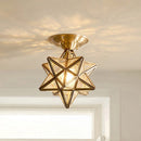 LumaNest – Einzigartig geformte Deckenleuchte mit elegantem Glasdesign