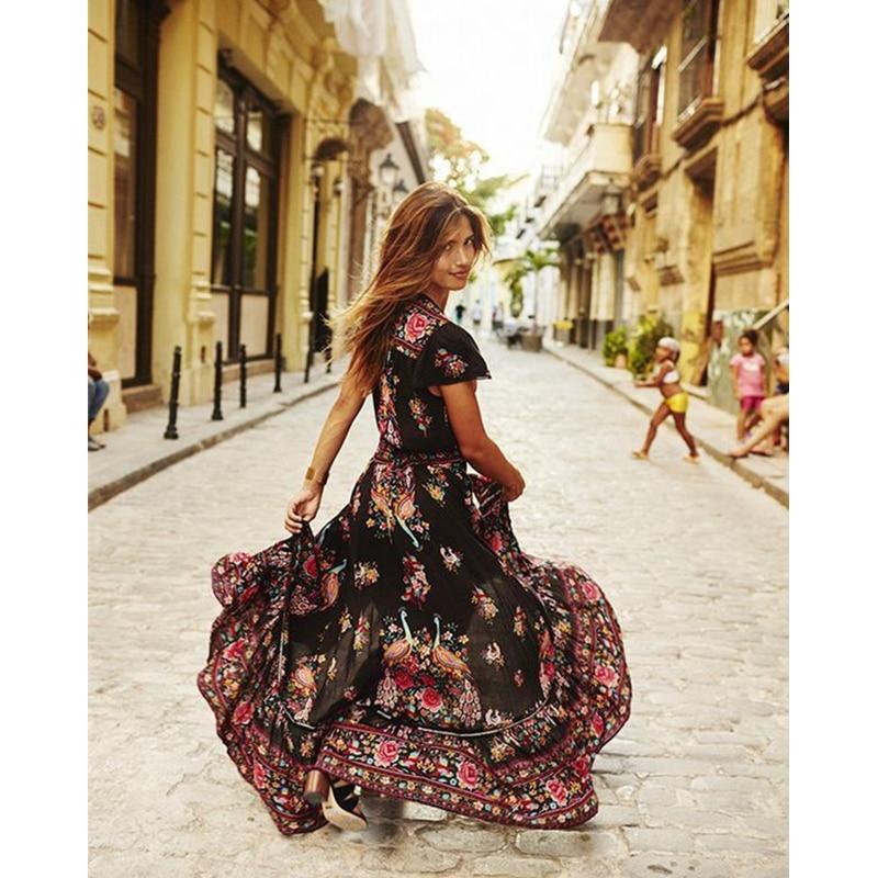 Alina  – Fließendes Maxikleid mit Rüschensaum und Flügelärmeln