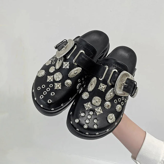 Noura – Punk inspirierte Hausschuhe mit gepolsterter Innensohle und rutschfester Sohle