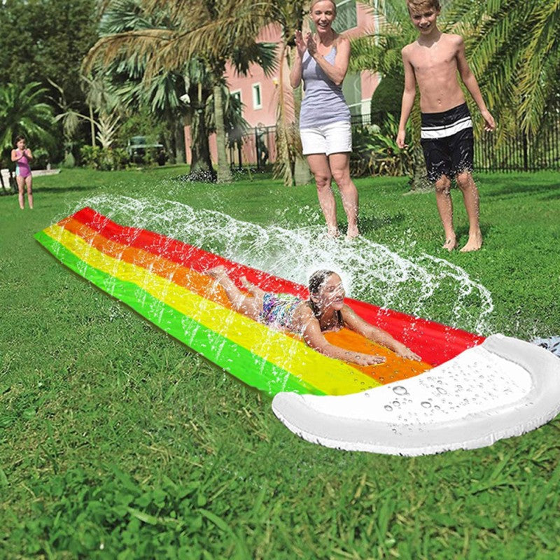 SlideRush – Lange Outdoor-Wasserrutsche mit Splash Zone und Schlauchanschluss