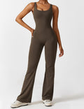 Sophia - Modischer ärmelloser ausgestellter Jumpsuit mit schmaler Passform und breiten Trägern