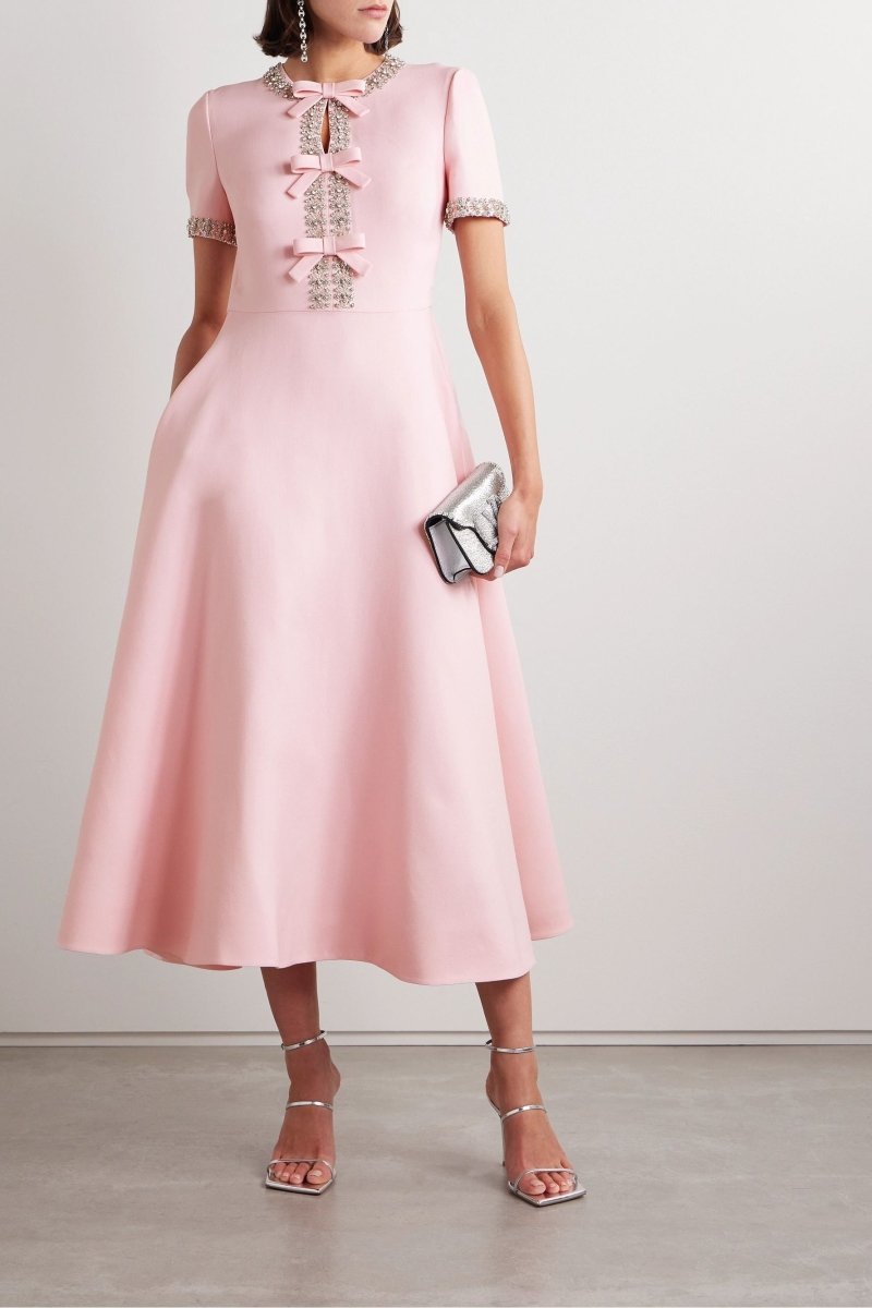 Elise – Lässiges Kurzarm-Midikleid mit funkelndem Frontdetail